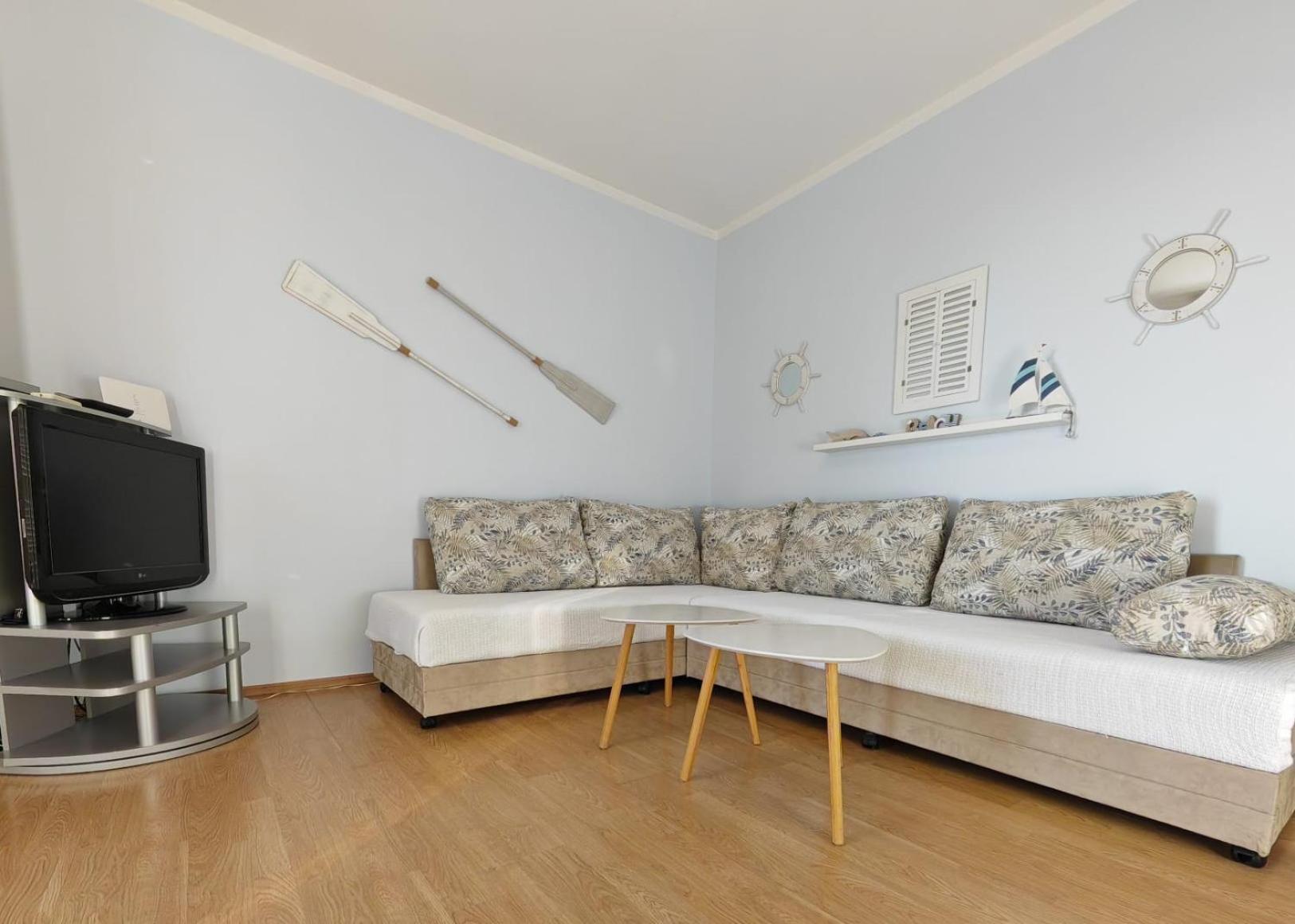 Apartment With Direct Sea View, Free Parking And Close To Beaches And Promenade 洛夫兰 外观 照片